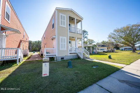 12211 Prudie Cir #A & B, Gulfport, MS 39503