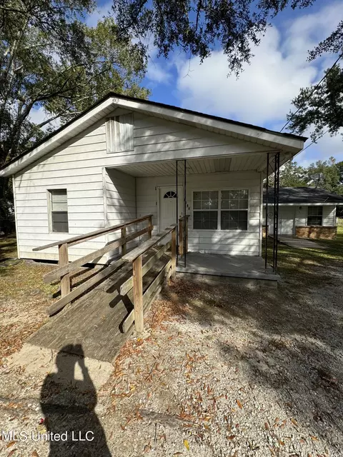 3625 Hemlock Ave, Moss Point, MS 39563 photo 1