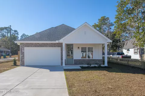 1429 Margie St, Waveland, MS 39576