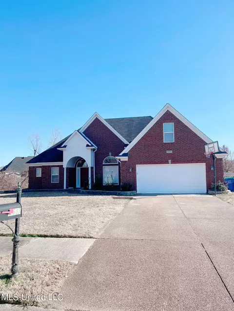 9587 Michigan Dr, Olive Branch, MS 38654