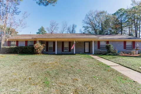 911 Live Oak Dr, Clinton, MS 39056