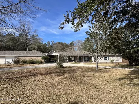 5365 Whetstone Rd, Biloxi, MS 39532