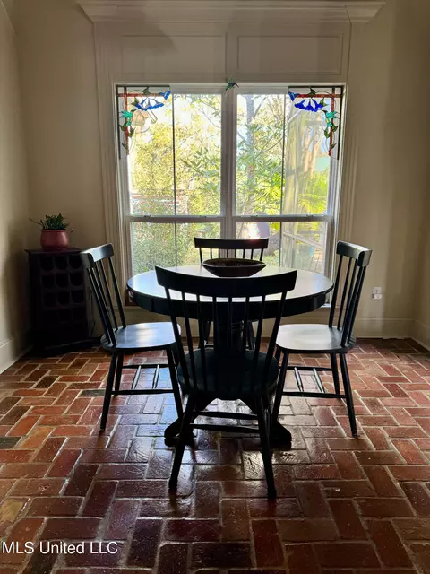 Dining - 724 Oleander Ln, Biloxi, MS 39532 photo 2 of 3