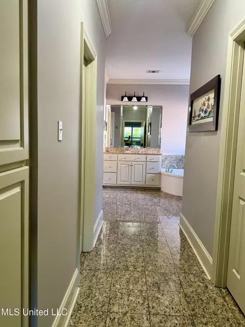 Entry Way - 724 Oleander Ln, Biloxi, MS 39532 photo 2 of 3