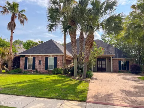 724 Oleander Ln, Biloxi, MS 39532