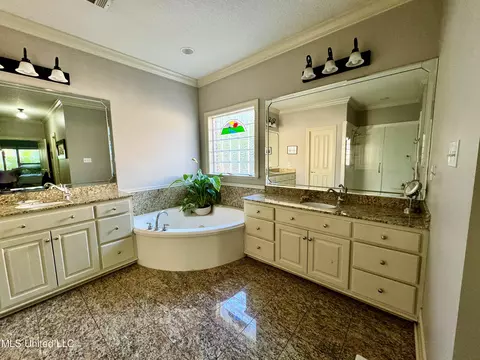 Bath - 724 Oleander Ln, Biloxi, MS 39532 photo 1 of 3