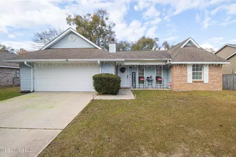 15214 Sunset Dr, Gulfport, MS 39503