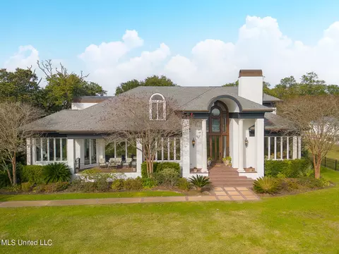1600 Beach Dr, Gulfport, MS 39507
