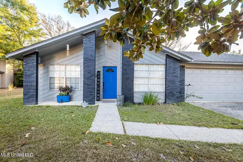 1222 King Henry Dr, Ocean Springs, MS 39564