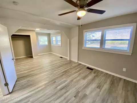 1056 Willow Ave, Canton, MS 39046 photo 9