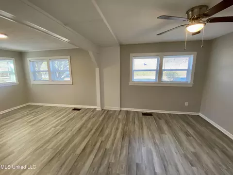1056 Willow Ave, Canton, MS 39046 photo 8