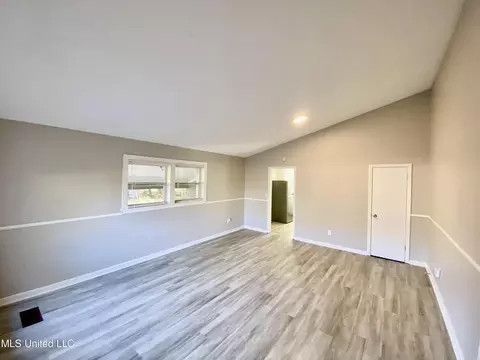 1056 Willow Ave, Canton, MS 39046 photo 2
