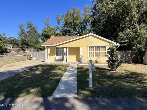 300 E 3rd St, Long Beach, MS 39560