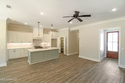 Living - 133 Bronson Bnd, Flowood, MS 39232 photo 2 of 4