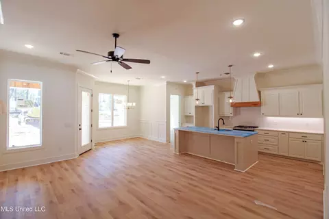 Living - 135 Bronson Bnd, Flowood, MS 39232 photo 1 of 1