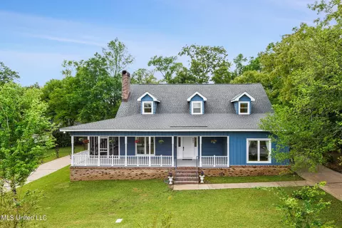 882 Kailua Pl, Diamondhead, MS 39525