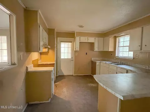 5904 Kings Rd, Moss Point, MS 39563 photo 3