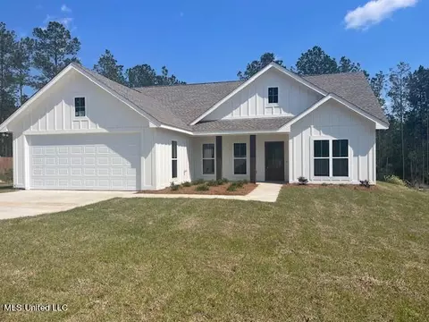 21620 Edgewood Dr, Saucier, MS 39574
