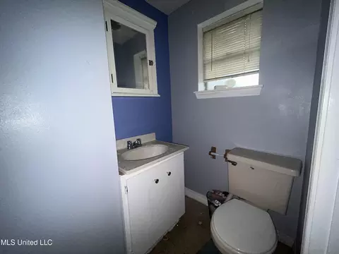 Bath - 3936 Magnolia St, Moss Point, MS 39563 photo 1 of 2
