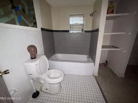 Bath - 3936 Magnolia St, Moss Point, MS 39563 photo 2 of 2