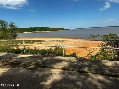 View/Area - 32 County Road 510, Como, MS 38619 photo 1 of 4