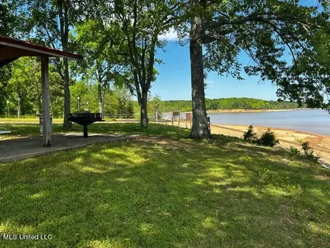 View/Area - 32 County Road 510, Como, MS 38619 photo 2 of 4
