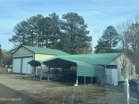 Exterior - 32 County Road 510, Como, MS 38619 photo 1 of 5