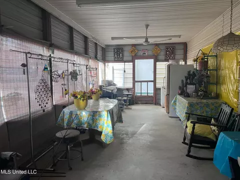 Exterior - 32 County Road 510, Como, MS 38619 photo 2 of 5
