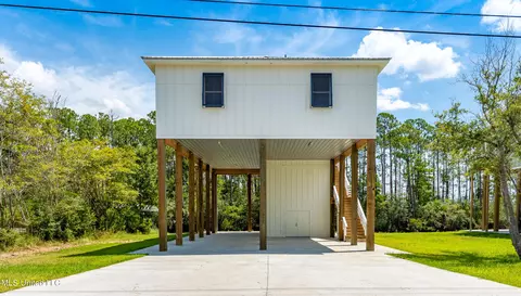 3532 Loulu Pl, Diamondhead, MS 39525