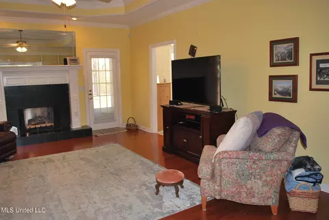 204 Seminole Cir, Terry, MS 39170 photo 8