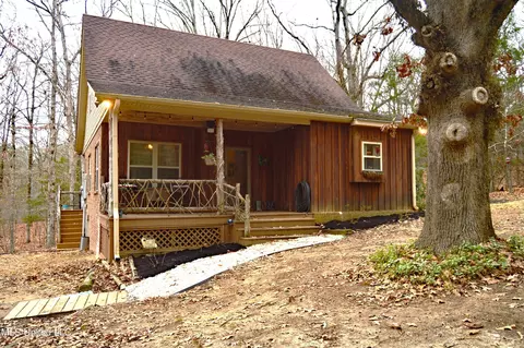 66 A County Road 517, Como, MS 38619