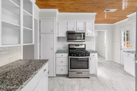 Kitchen - 1539 Wilhurst St, Jackson, MS 39211 photo 3 of 4