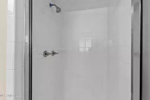 Bath - 1539 Wilhurst St, Jackson, MS 39211 photo 3 of 4