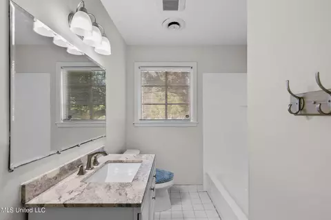 Bath - 1539 Wilhurst St, Jackson, MS 39211 photo 1 of 4
