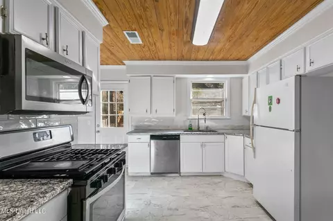 Kitchen - 1539 Wilhurst St, Jackson, MS 39211 photo 1 of 4