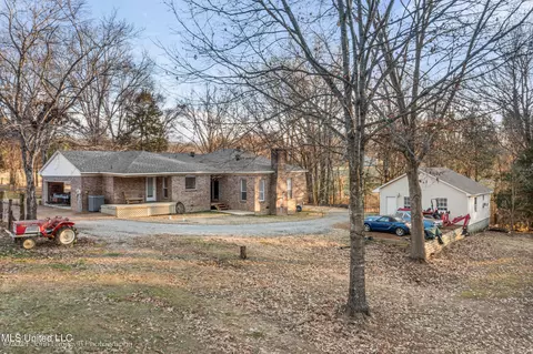 2395 Horn Lake Rd, Nesbit, MS 38651 photo 4