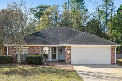 8321 Amoka Dr, Diamondhead, MS 39525