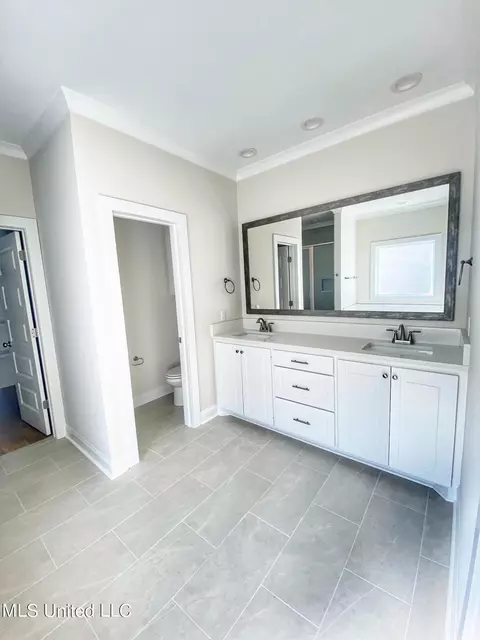 Bath - 104 Seymour Dr, Madison, MS 39110 photo 1 of 5