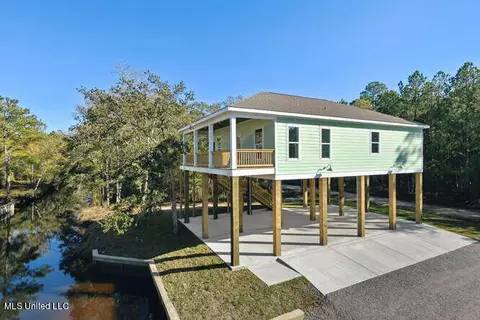 4150 17th St, Bay Saint Louis, MS 39520