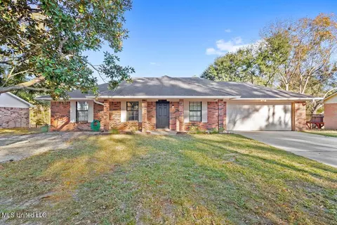 6225 Moreton Pl, Ocean Springs, MS 39564