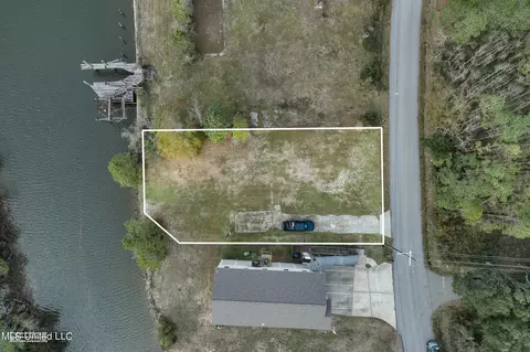 303 Livingston Dr, Pass Christian, MS 39571