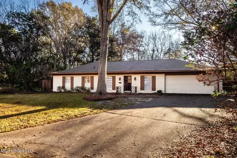 5750 Beechcrest Ct, Jackson, MS 39211 photo 2