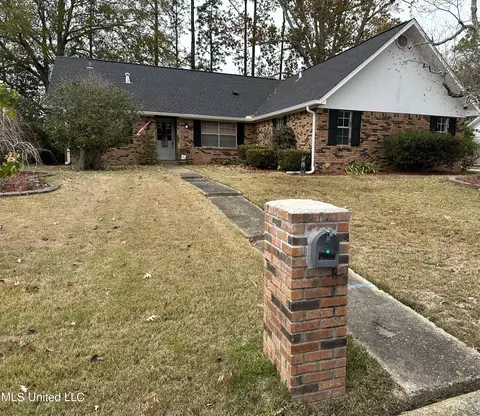 5 Jay Dr, Gulfport, MS 39503