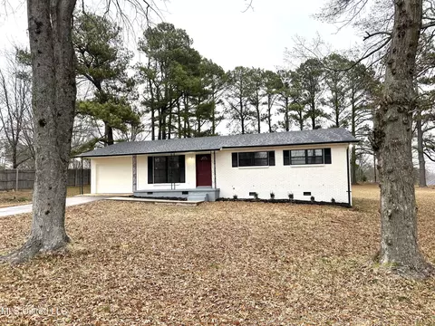 6762 Meadowbrook Ln, Olive Branch, MS 38654