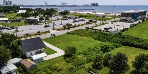 611 Broad Ave, Gulfport, MS 39501