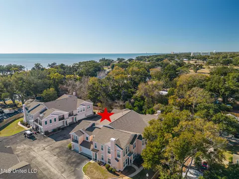2252 Beach Dr #2403, Gulfport, MS 39507