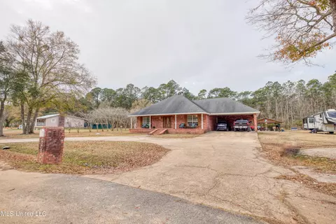 8121 Victoria Dr, Biloxi, MS 39532
