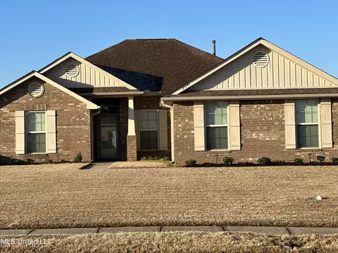 2041 S Woodridge Dr, Southaven, MS 38672