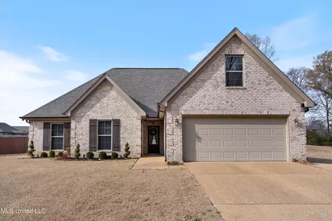 114 Fairway Dr, Senatobia, MS 38668