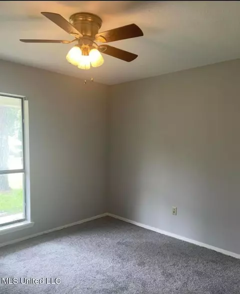 452 Sharon Hills Dr, Jackson, MS 39212 photo 5